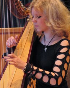 Zupfinstrumente - Keltische Harfe